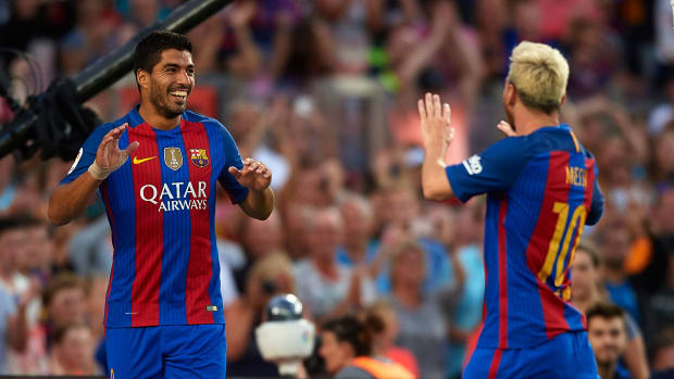 lionel-messi-luis-suarez-bicycle-assist.jpg